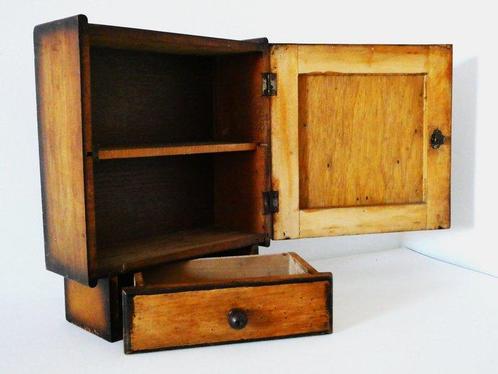 Handvervaardigd - Medicijnkastje - Uniek handvervaardigd, Antiek en Kunst, Kunst | Designobjecten