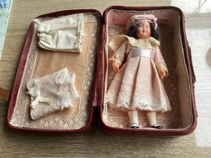 Petit Collin - Pop Charmant poppenkoffertje / Petit Collin, Antiek en Kunst, Antiek | Speelgoed