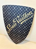 Rob VanMore - Shielded by Louis Vuitton - 60 cm, Antiek en Kunst
