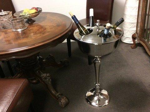 Champagne koeler - Wijnkoeler op hoge standaard - a tribute, Antiek en Kunst, Curiosa en Brocante