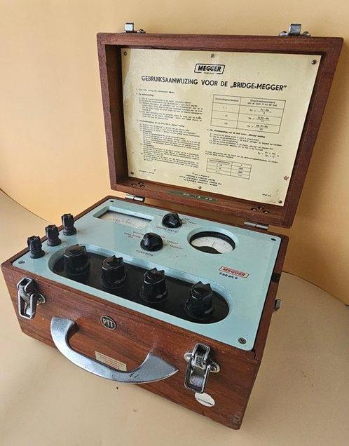 Werkgereedschap Industrial - PTT MEGGER METER, Antiek en Kunst, Antiek | Wandborden en Tegels