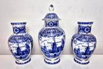 Vaas - Delfts Blauw - Kaststel - Keramiek - Set van Drie, Antiek en Kunst