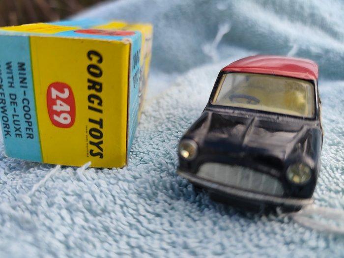 Corgi 1:43 - Modelauto - Corgi Toys 249 Mini Cooper With, Hobby en Vrije tijd, Modelauto's | 1:5 tot 1:12