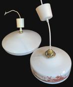 Lamp - Glas, metaal - Twee vintage hanglampen, Antiek en Kunst