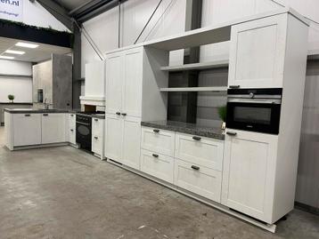 Bekijk ons actuele keukenaanbod 2dehandskeukens !! beschikbaar voor biedingen