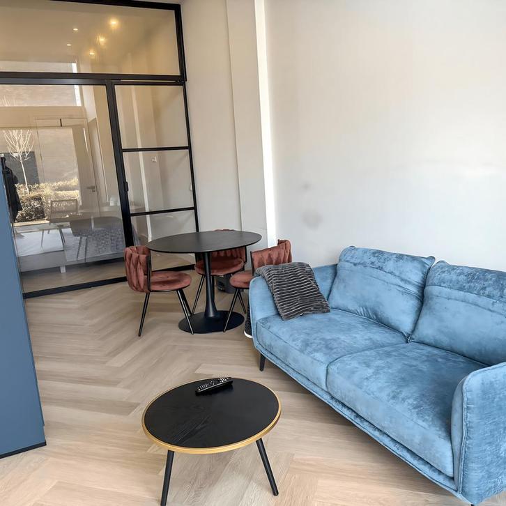 Gemeubileerd appartement met wasmachine en parkeer..., Huizen en Kamers, Huizen te huur, Direct bij eigenaar, Appartement