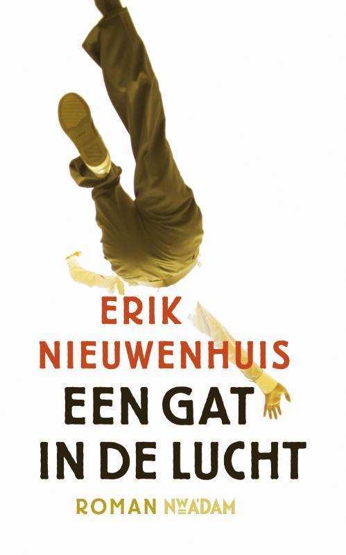 Een gat in de lucht 9789046808917 Erik Nieuwenhuis, Boeken, Romans, Gelezen, Verzenden