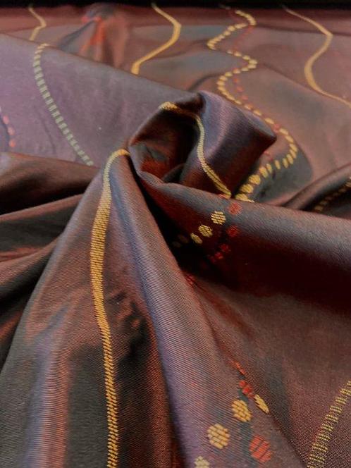 Verfijnde en prestigieuze iriserende wijndamaststof gemaakt, Antiek en Kunst, Antiek | Kleden en Textiel