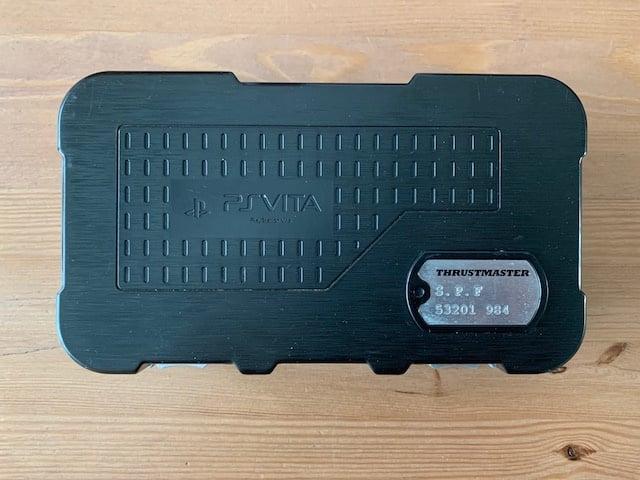 Opbergdoos Thrustmaster Vita (PS VITA) (TWEEDEHANDS), Spelcomputers en Games, Spelcomputers | Sony PlayStation Consoles | Accessoires
