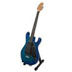 Miniatuur Ernie Ball Music Man gitaar met gratis standaard, Verzamelen, Ophalen of Verzenden, Nieuw, Pop, Beeldje of Miniatuur