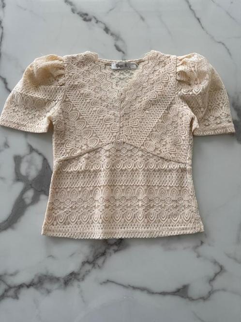 Meisjes t-shirt met kant in een zandkleur, Kinderen en Baby's, Kinderkleding | Kinder-kledingpakketten, Nieuw, Overige maten, Verzenden