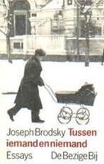 Tussen Iemand En Niemand, Ophalen of Verzenden, Nieuw