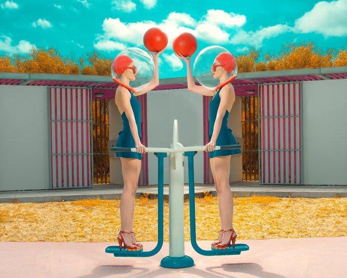 Elena Paraskeva - Keeping The Distance II - XL, Antiek en Kunst, Kunst | Designobjecten