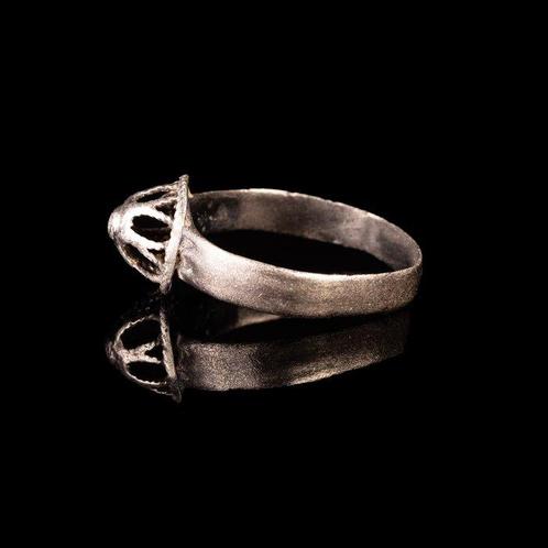 Byzantijns Bronzen ring met uitsteekbare rand (Zonder, Antiek en Kunst, Antiek | Overige Antiek