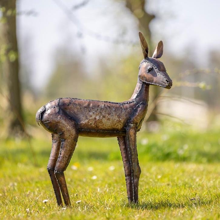 Metalen hert in staande houding, Tuin en Terras, Tuinbeelden, Nieuw, Dierenbeeld, Verzenden