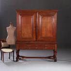 Antieke kast / Hollands kruisvoet kabinet ca. 1735 met 7 lad