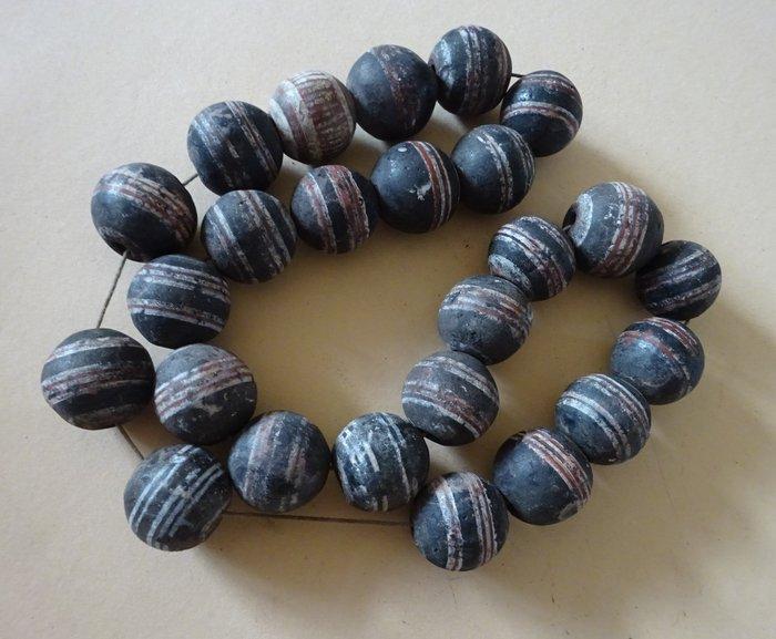 25 oude handgemaakte kralen van keramiek uit Mali, 19e of, Antiek en Kunst, Kunst | Niet-Westerse kunst