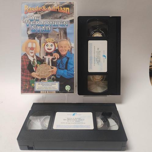 Bassie & Adriaan de Verzonken Stad 1 & 2 VHS, Cd's en Dvd's, VHS | Kinderen en Jeugd, Ophalen of Verzenden