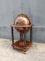 Bar - Hout, pasta - Globevormige bar, lade voor likeuren