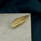 Bicolor gouden blad broche met parel (witgoud) (witgoud), Sieraden, Tassen en Uiterlijk, Broches, Gebruikt, Overige kleuren, Ophalen of Verzenden