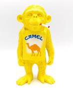 AMA (1985) x Camel x Banksy - Custom series -  Camel Chimp, Antiek en Kunst