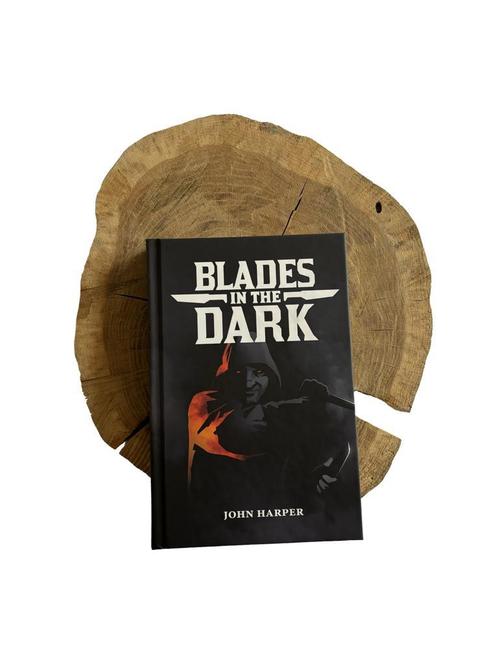 Blades in the Dark – Master the Art of Crime in a Dark, Grit, Hobby en Vrije tijd, Gezelschapsspellen | Overige, Nieuw, Verzenden