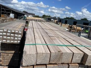 Ca. 27x Guyana Teak balken fijnbezaagd, 100x100mm, lengte beschikbaar voor biedingen