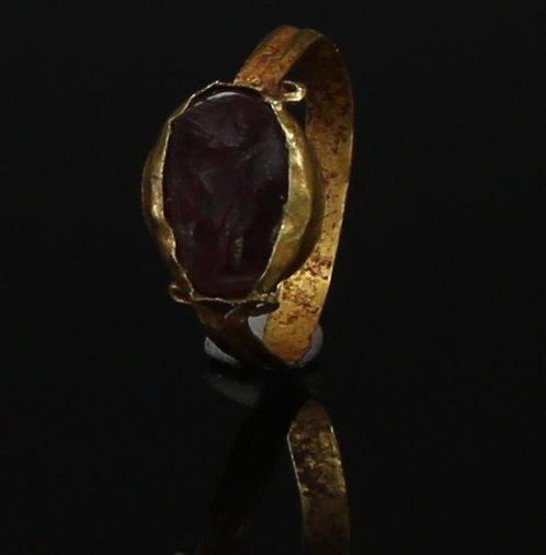 Oud-Romeins Goud Ring met rode carneool edelsteen met, Verzamelen, Mineralen en Fossielen