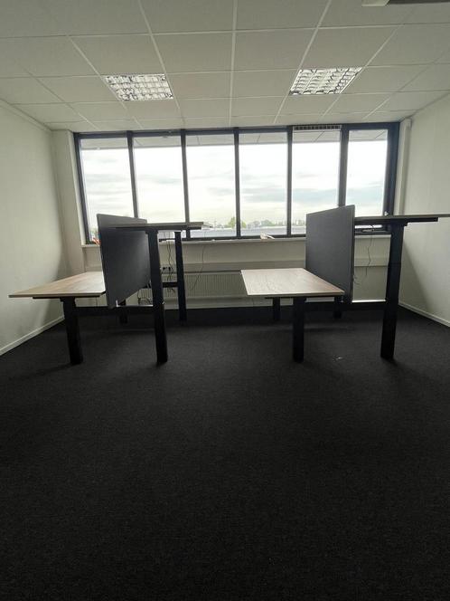 Refurbished Ahrend Duo Zit Sta Bureaus - Optie Tussenwand, Huis en Inrichting, Bureaus, Stabureau, Zo goed als nieuw, Elektrisch