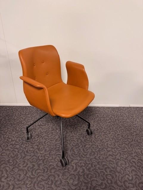 Bent Hansen Primum design swivel chair showroommodel!, Zakelijke goederen, Kantoor en Winkelinrichting | Kantoormeubilair en Inrichting