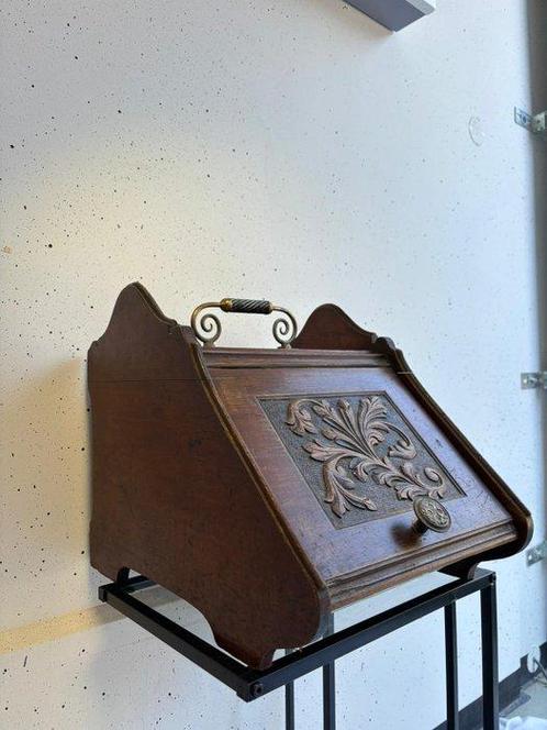 Doos - Elegante Antieke Kolenbak – Tijdloos Vakmanschap met, Antiek en Kunst, Curiosa en Brocante