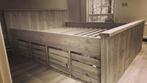 Steigerhouten bed met fruitkistjes