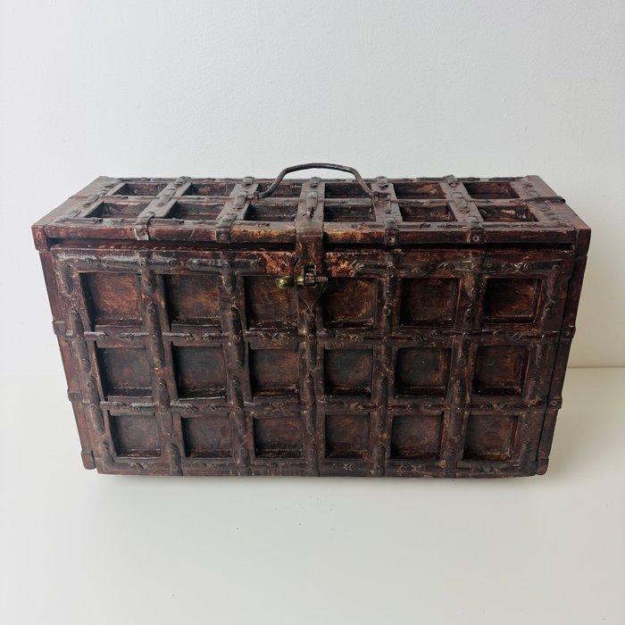 Kist - Antieke geld/kluis kist eind 19e eeuw - Smeedijzer, Antiek en Kunst, Antiek | Overige Antiek