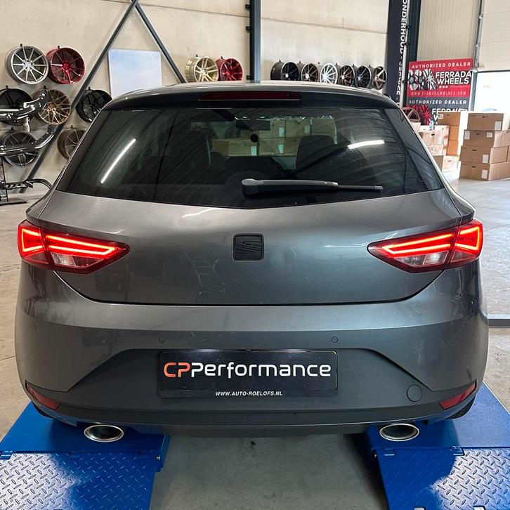 Seat Leon F5 sport uitlaat einddemper + diffuser cupra FR, Auto-onderdelen, Uitlaatsystemen, Erkend duurzaam, Nieuw, 12 maanden garantie