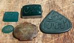 Set van 5 stenen van agaat en jade, waaronder islamitische