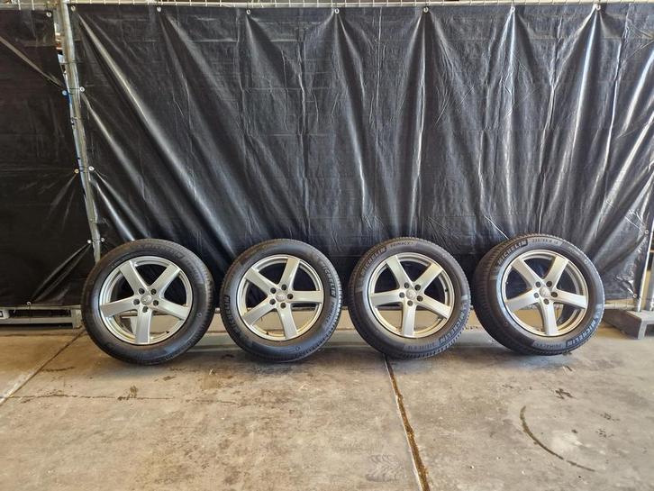 Subaru 18 inch velgen met zomerbanden, Auto-onderdelen, Banden en Velgen, 18 inch, Zomerbanden, 235 mm, Personenwagen, Gebruikt