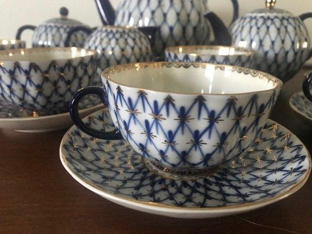 Anna Yatskevich - Theeservies (16) - Tulppaani Cobalt Net, Antiek en Kunst, Antiek | Meubels | Tafels