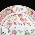 Bord - Assiette aux émaux de la Famille Rose à décor de, Antiek en Kunst