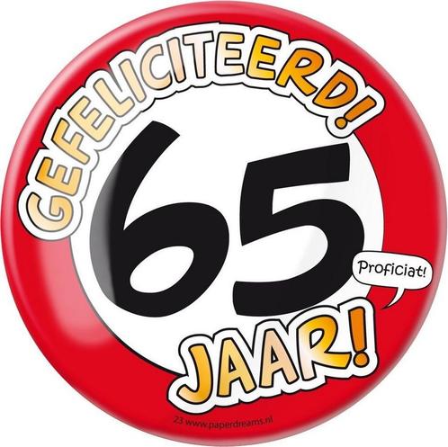 Paper Dreams - XL Button - 65 jaar - Doorsnee 10 cm, Verzamelen, Speldjes, Pins en Buttons, Ophalen of Verzenden