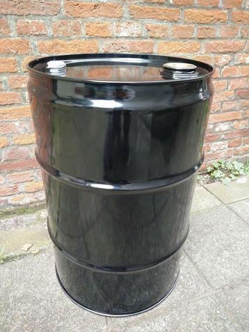 nieuwe olievaten, oliedrum, ijzeren olievaten, metalen drums beschikbaar voor biedingen