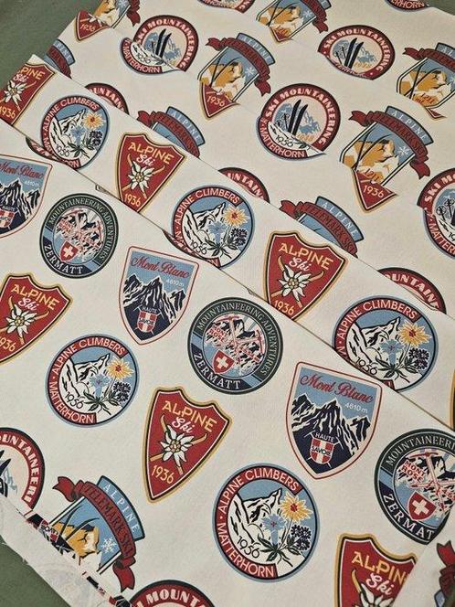 Stof met reclamepatches voor skigebieden - Mountain Design -, Antiek en Kunst, Antiek | Kleden en Textiel
