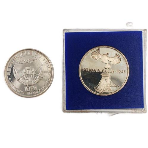 Hongarije, Mali. 2 Silver Proof Non-Circulating Coins (200, Postzegels en Munten, Munten | Europa | Niet-Euromunten