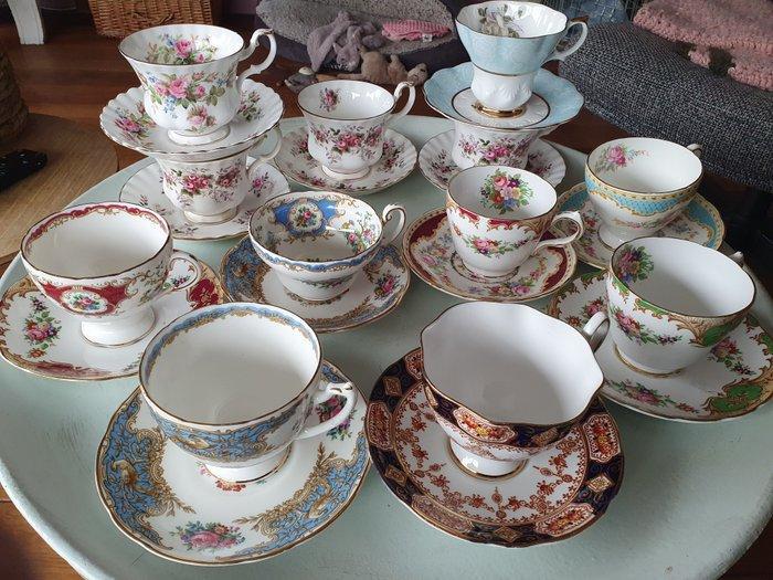 Royal Albert, Coalport - Tafelservies (12) - Been, Porselein, Antiek en Kunst, Antiek | Meubels | Tafels