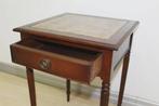 Tavolino antico in stile classico con piano in pelle – Regno