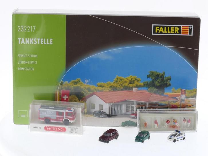 Schaal N Faller 232217 pompstation met figuren en voertui..., Hobby en Vrije tijd, Modeltreinen | N-Spoor, Zo goed als nieuw, Analoog
