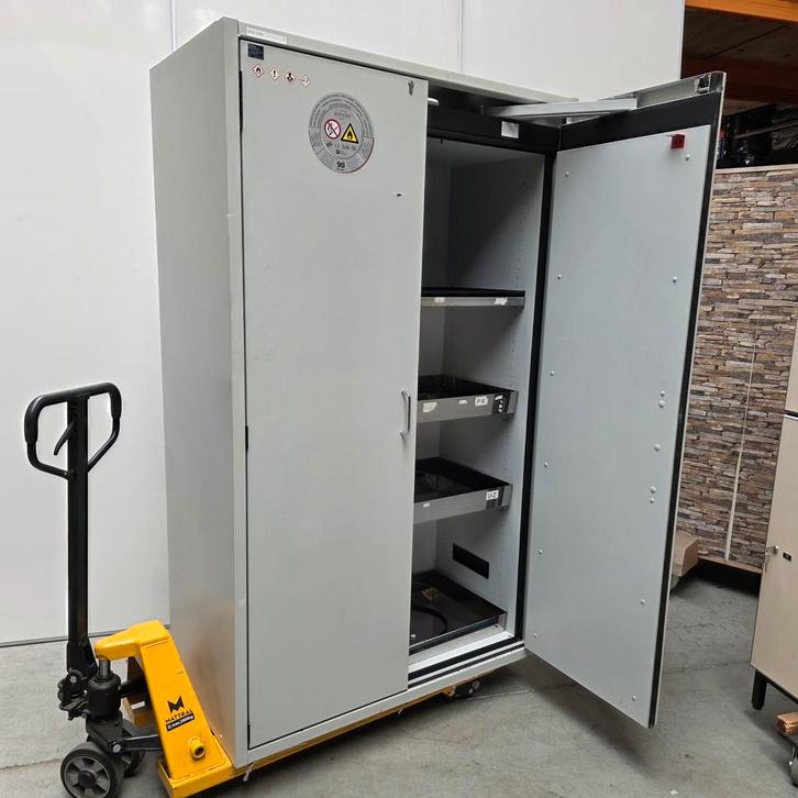 ZEER NETTE zware Chemiekast ASECOS zuurkast accukast veiligh, Huis en Inrichting, Brandblussers en Brandkasten, Ophalen of Verzenden