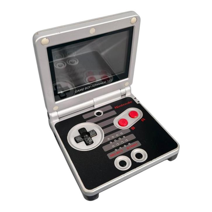 Nintendo Game Boy Advance SP Console - NES Classic Edition (, Spelcomputers en Games, Spelcomputers | Nintendo Game Boy, Zo goed als nieuw