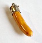 Tibetaans of Nepalees Koraal met zilveren omhulsel Talisman,, Sieraden, Tassen en Uiterlijk, Antieke sieraden