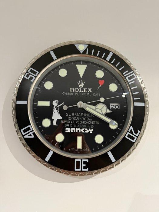 ArtPej - Horloge XL Rolex Feat Banksy, Antiek en Kunst, Kunst | Designobjecten