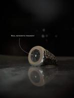 Ring van handgesmeed zilver, uniek wereldwijd, met